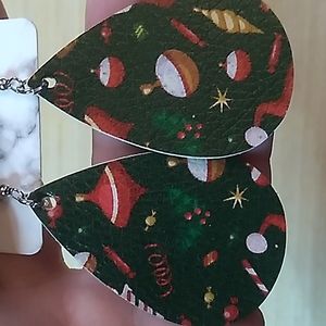 1.5 x 3 inches punched fake leather earrings Holiday Green Stocking & Oraments